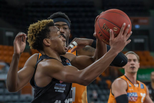 亚的比赛门 亚的比赛门