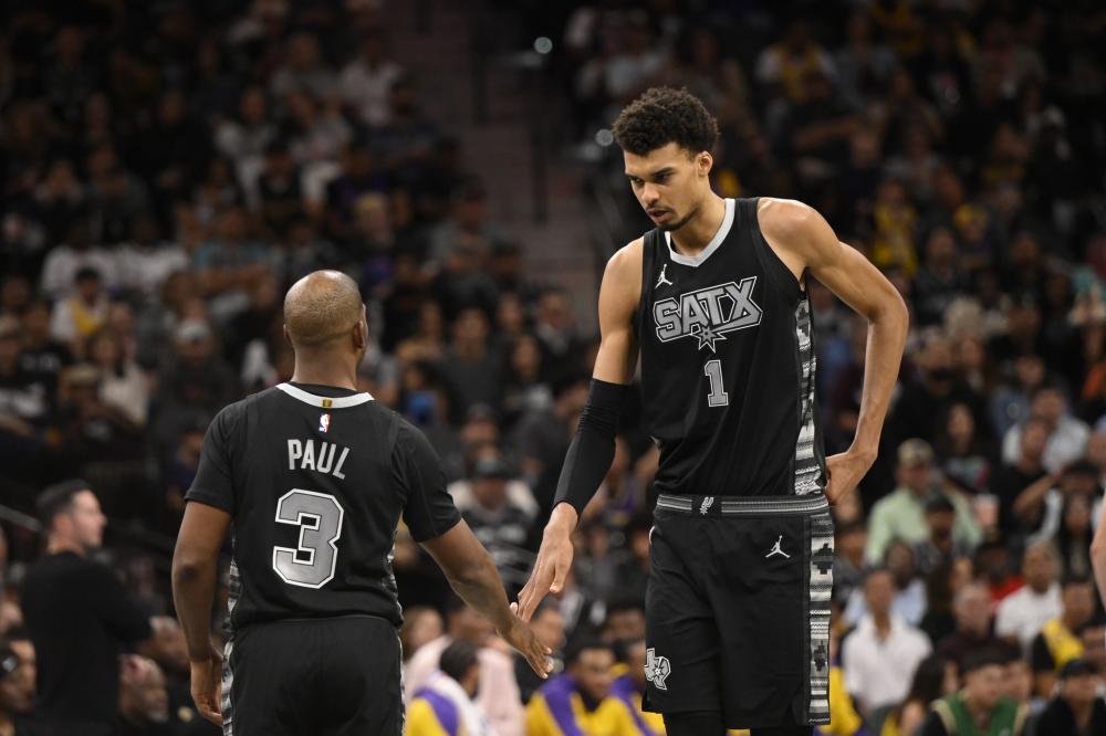 使得他在球 使得他在球