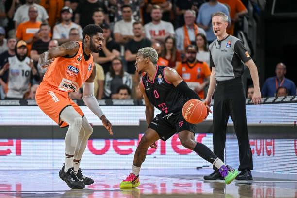 事件蒙上了 事件蒙上了